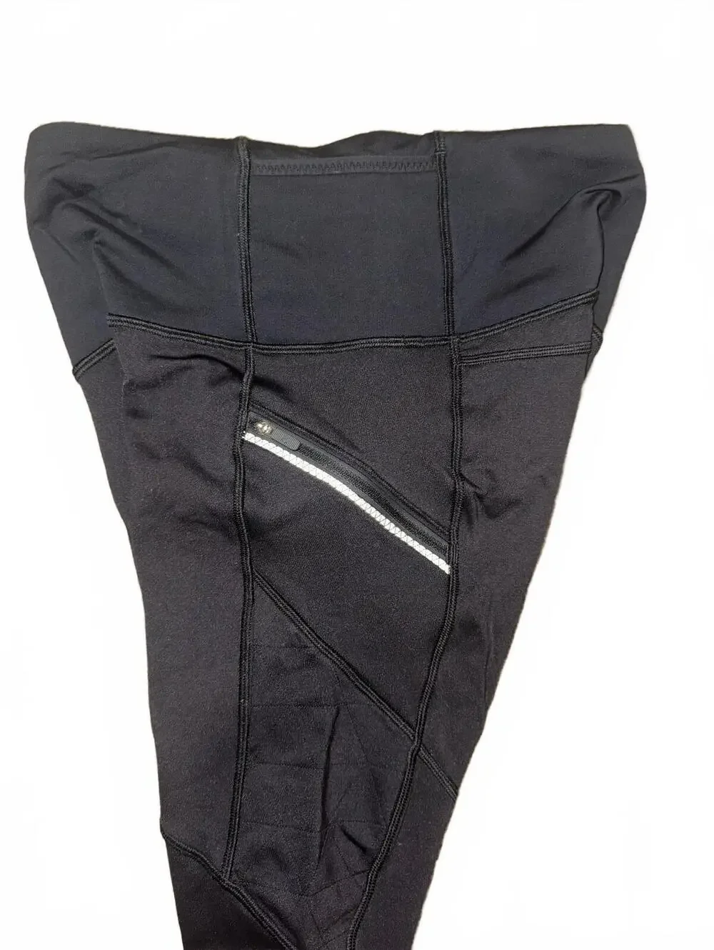 Women’s Lululemon black utility leggings with pockets size 6